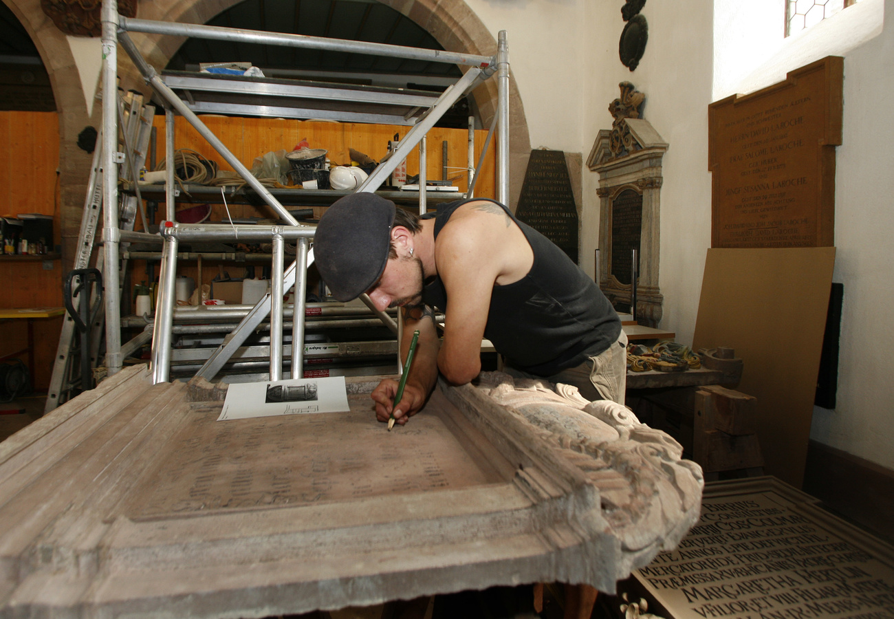 Restaurator bei der Arbeit.