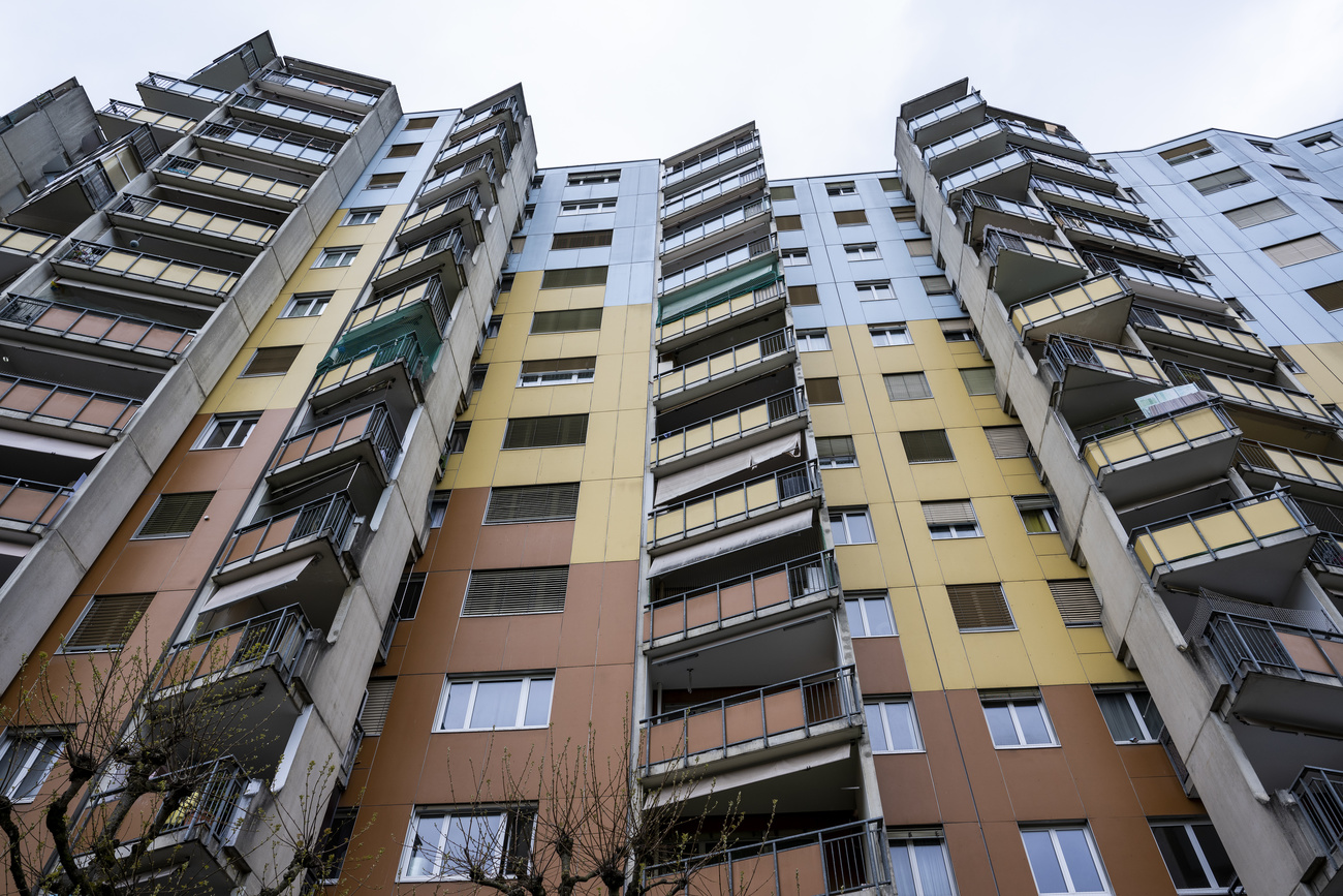2008通过的一项法律允许日内瓦的建筑在原有基础上加盖楼层，每年可新建公寓150套。如果全国推广，将有数千套。