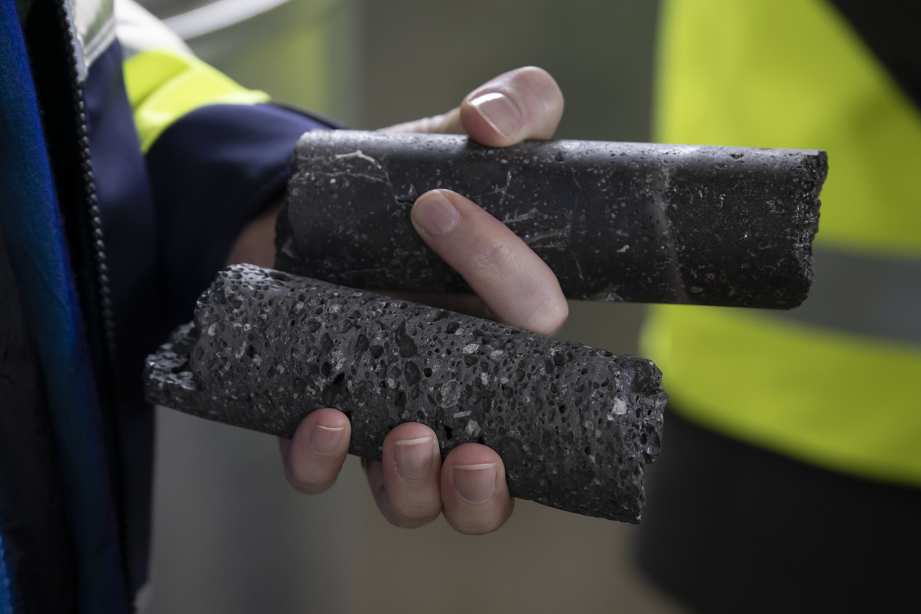 Edda Aradottir, CEO Carbfix, holds in his hands two samples of stones, on without CO2 injection (down) and with CO2 injection (up), during a visit of a pilot project lead by ETH Zurich called DemoUpCARMA (Demonstration and Upscaling of CARbon dioxide MAnagement solutions for a net-zero Switzerland), in which CO2 from a Swiss wastewater treatment plant (ARA Bern) is transported to Iceland and permanent storage in a geological reservoir, near Hellisheidi Power Plant, near Reykjavik, Iceland, on Tuesday, May 16, 2023. (KEYSTONE/Anthony Anex)