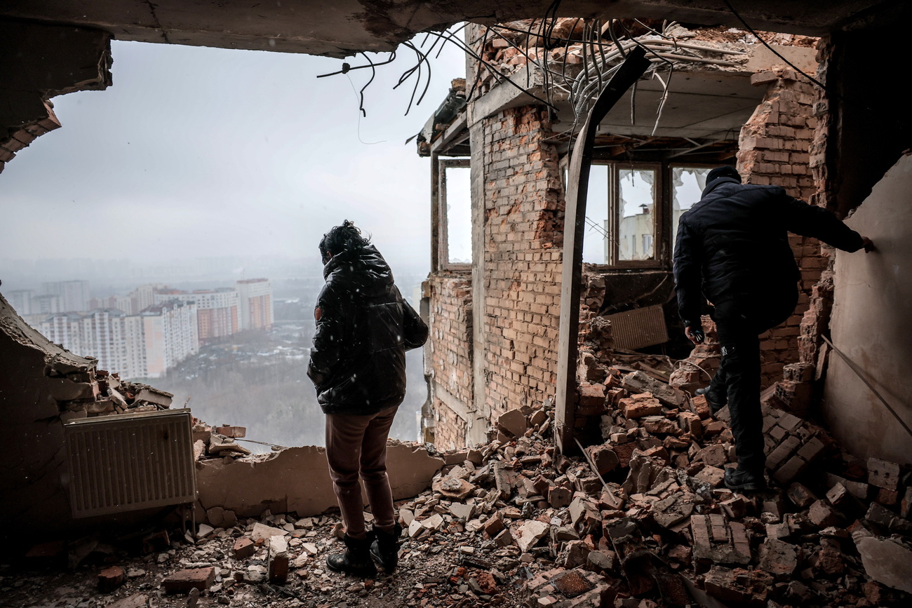 مشهد الدمار في كييف بعد هجوم بطائرة روسية بدون طيار.