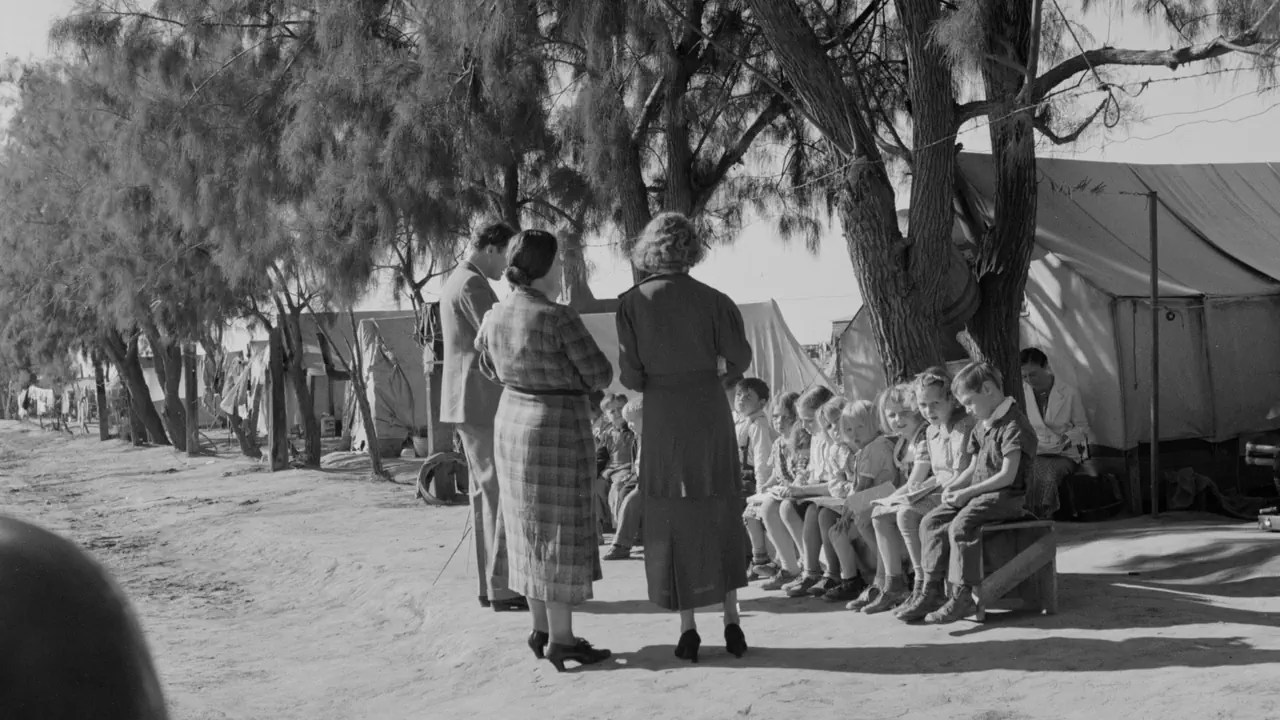 For a long time, Sunday schools also had a social purpose: in this photograph, children of migrants are being taught in a camp for agricultural workers in California. The photograph is dated around 1937.