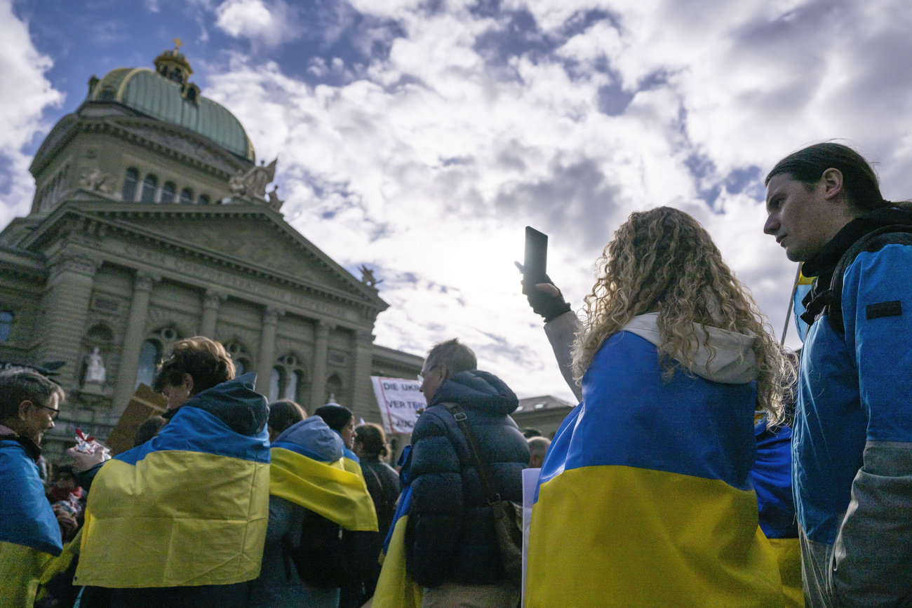 ucraini raccolti davanti a Palazzo federale