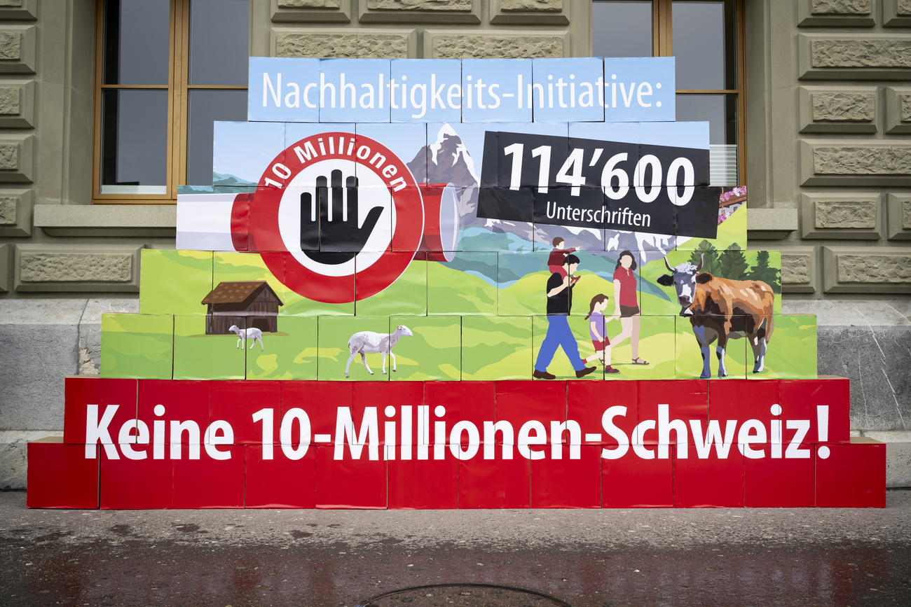 Signatures pour l'initiative contre une Suisse à dix millions d'habitants