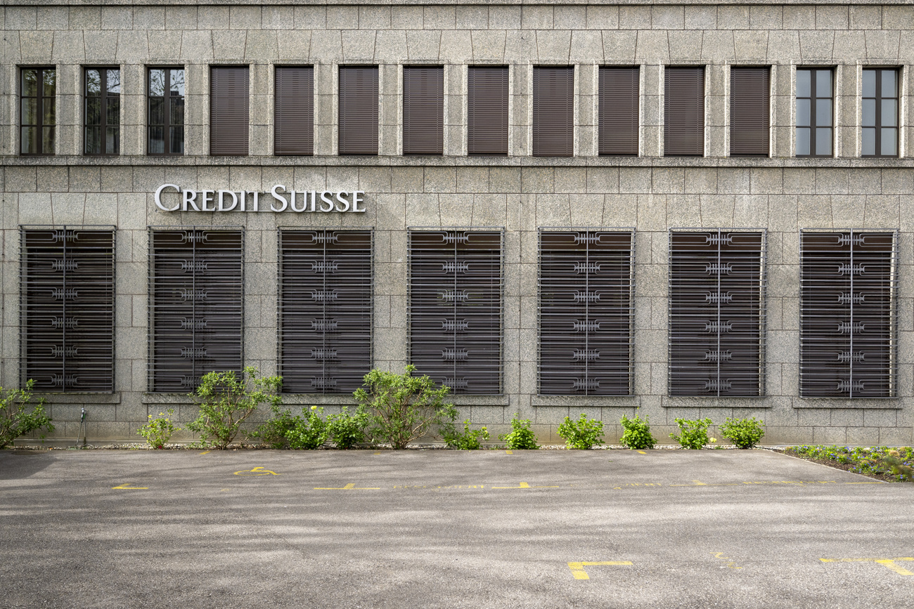 facciata di una sede di credit suisse