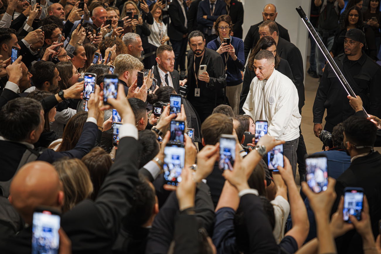 4月11日,法国足球运动员基利安·姆巴佩(Kylian Mbappé)参观