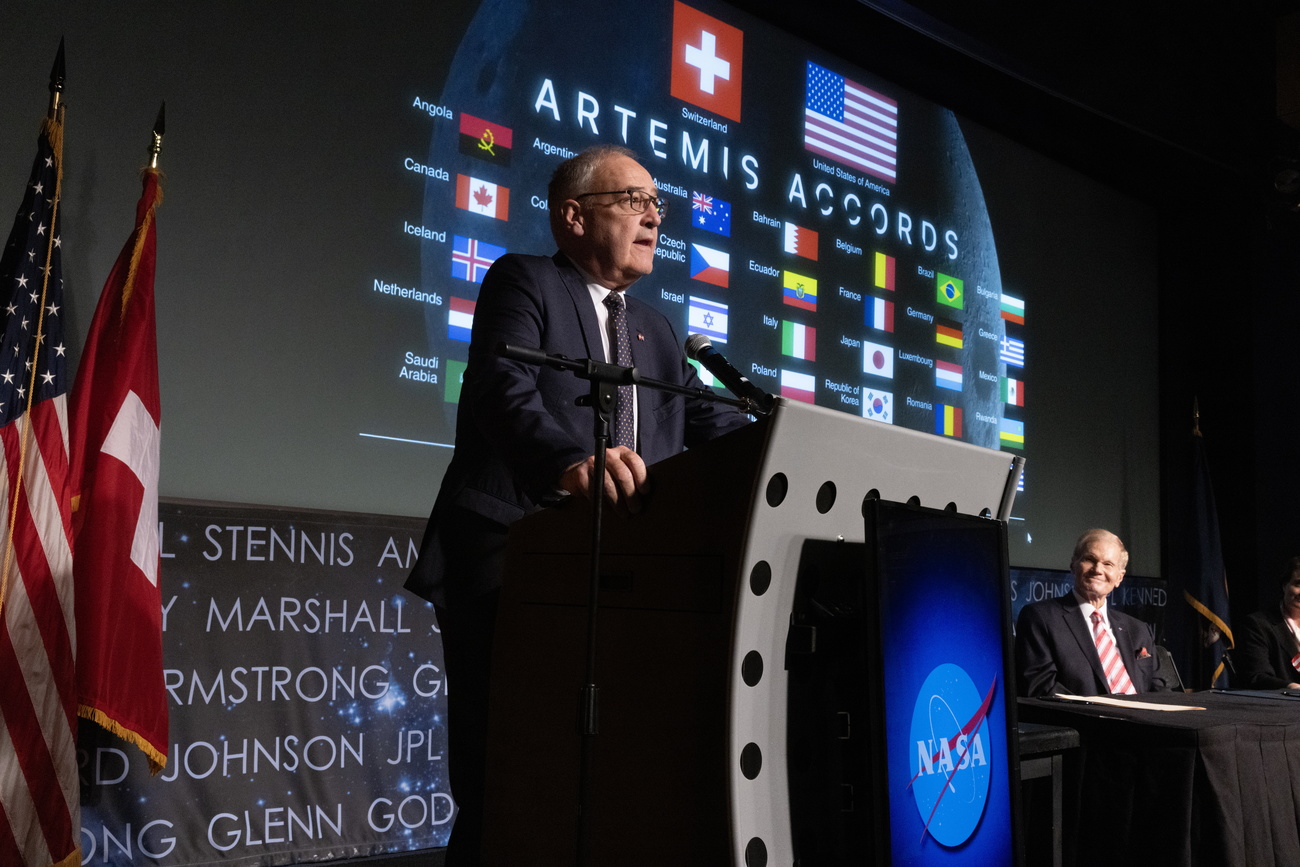 Personne tenant un discours.