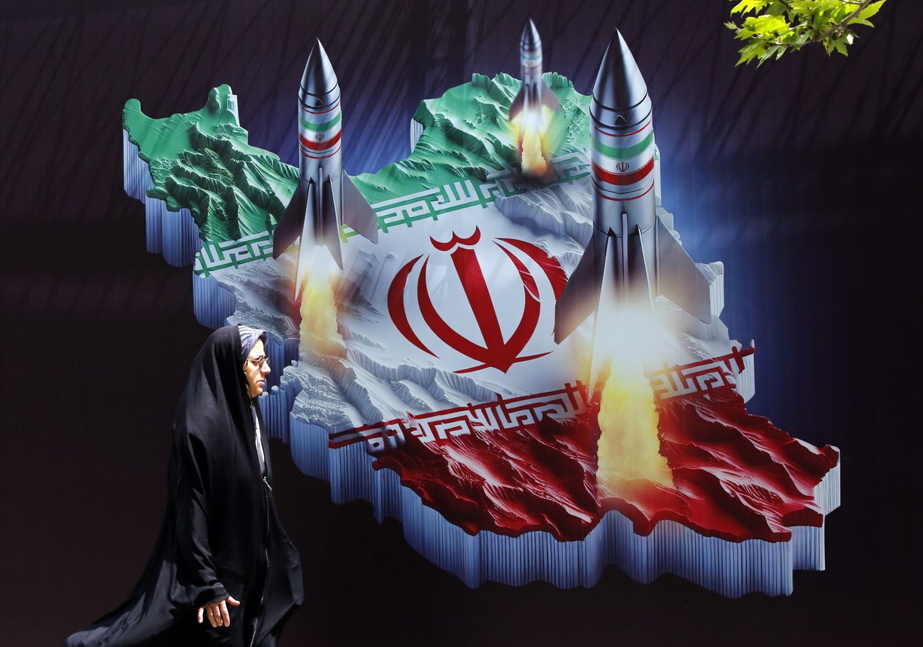 manifesto con razzi e bandiera iraniana