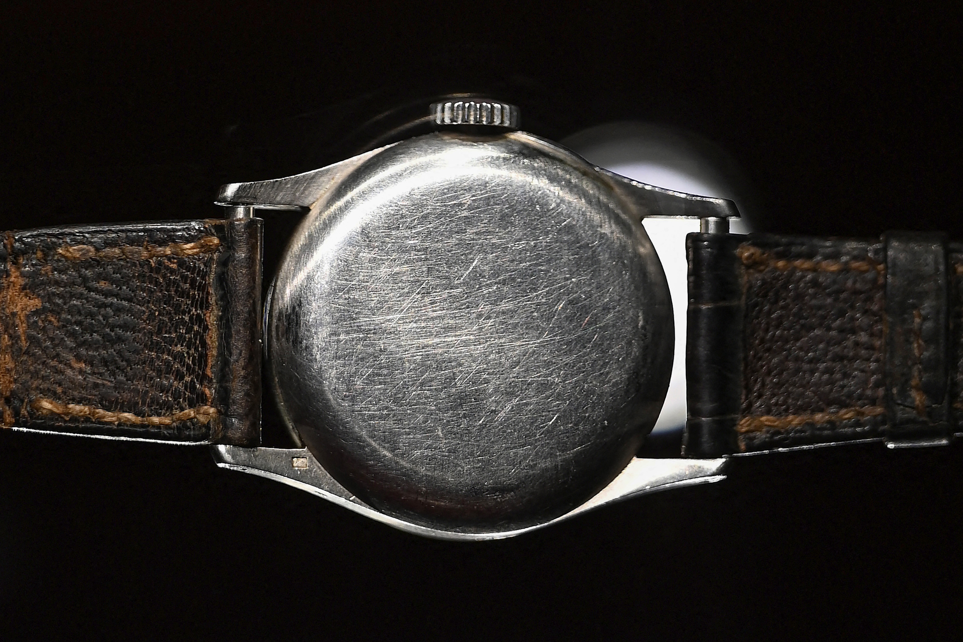 Die Rückseite einer Armbanduhr