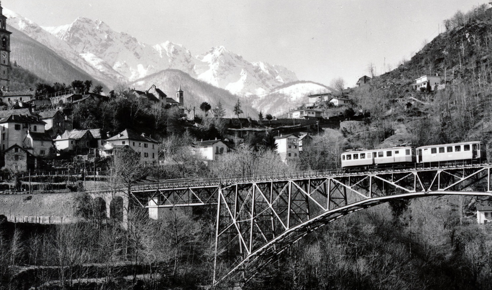 historisches Bild, Zug auf Brücke