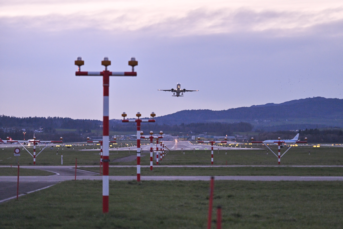 Take-off of a SWISS Airbus A320 at Zurich airport.