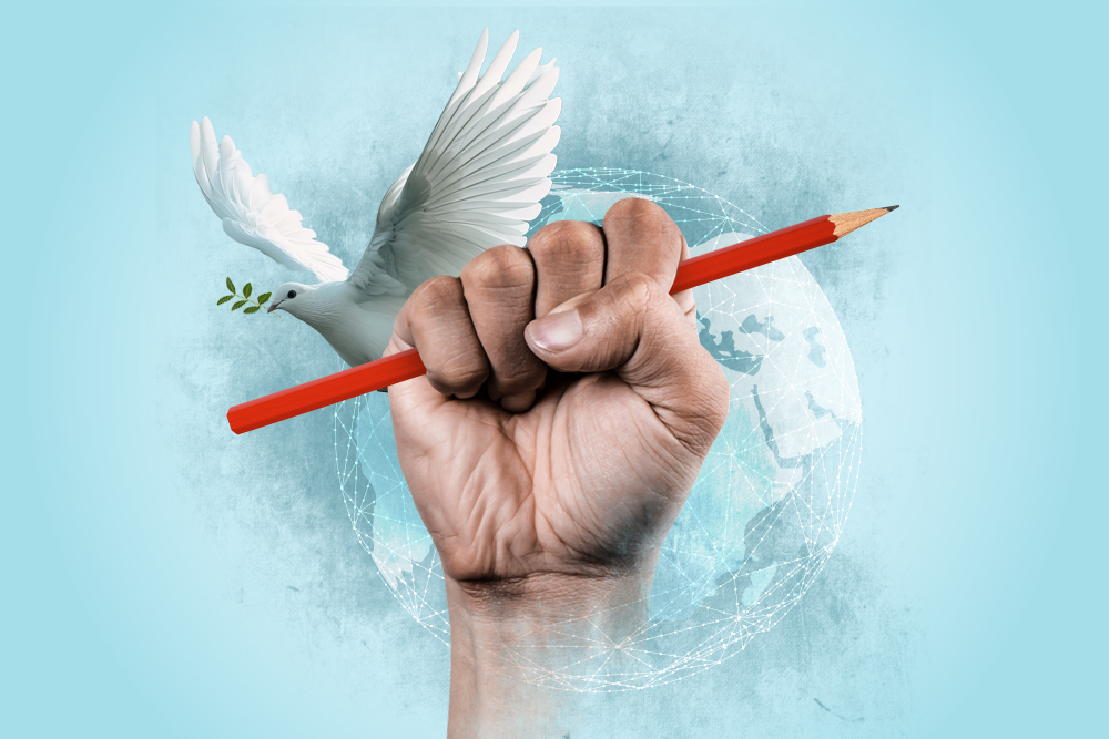 hand holding a pencil