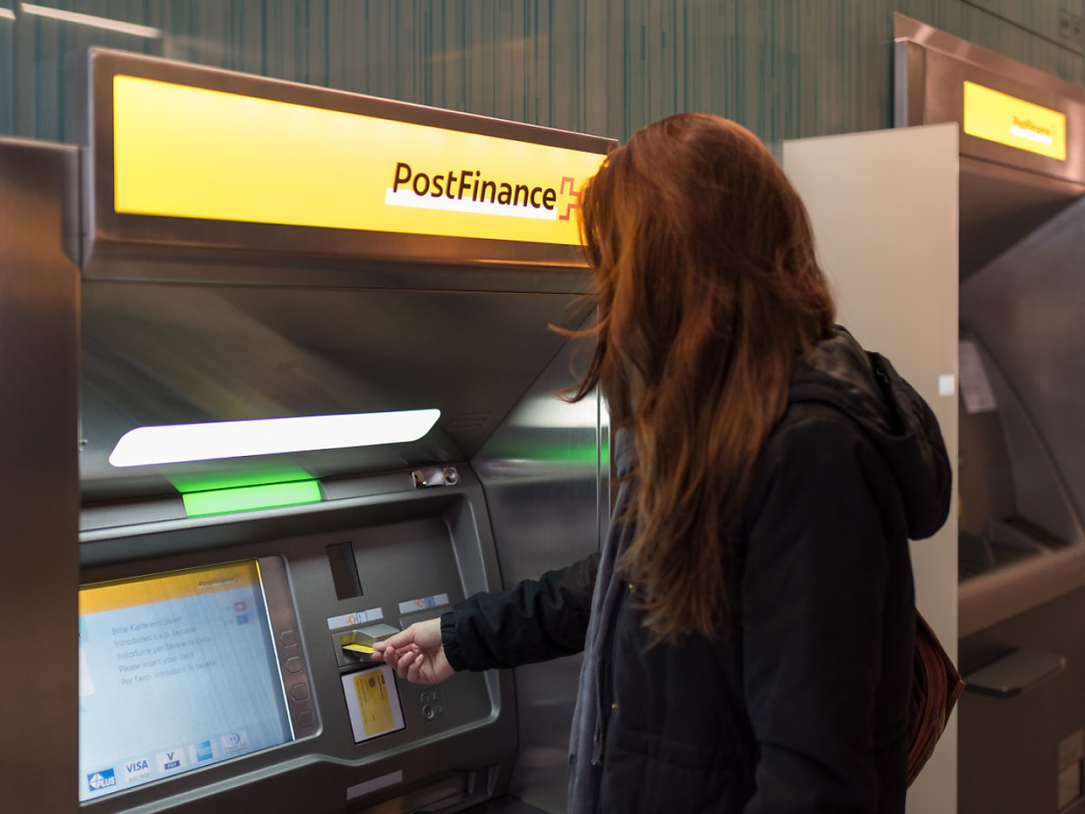 La Poste veut un réseau unique de distributeurs automatiques - SWI ...