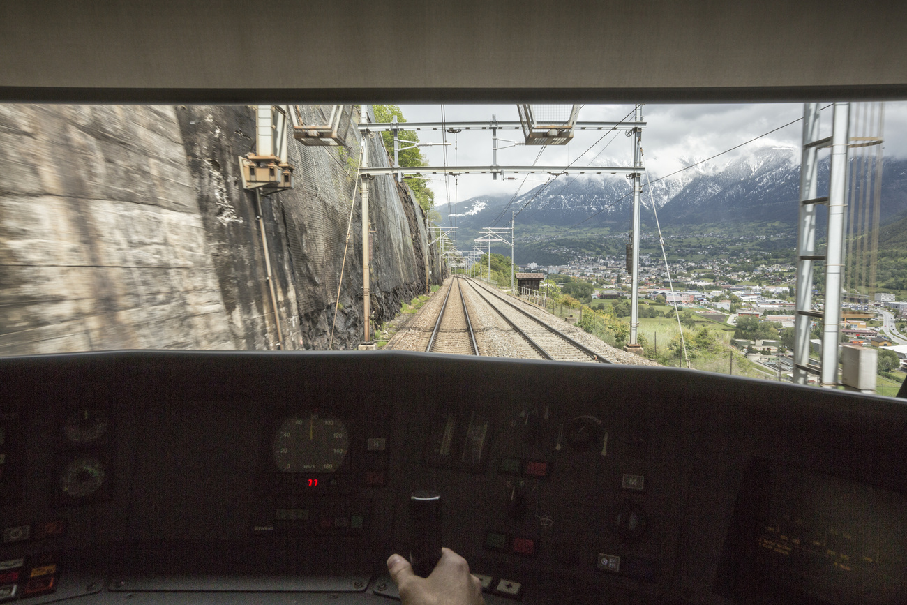 vista dalla cabina di una locomotiva