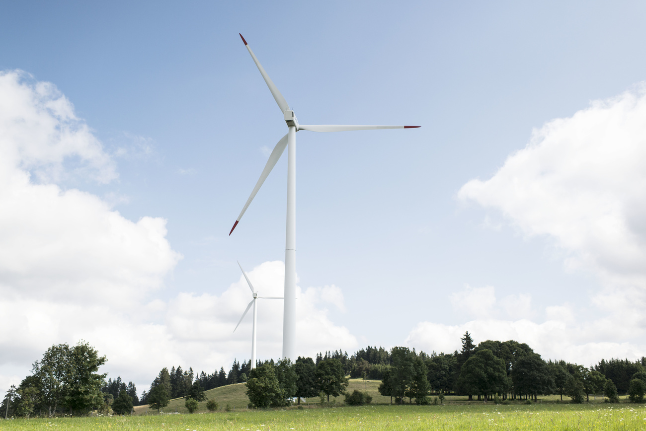 Wind power plants on Mont-Soleil mountain, Bernese Jura, canton of Berne, Switzerland, pictured on August 12, 2013. (KEYSTONE/Christian Beutler) Windkraftanlagen auf dem Mont-Soleil, Berner Jura, aufgenommen am 12. August 2013. (KEYSTONE/Christian Beutler)