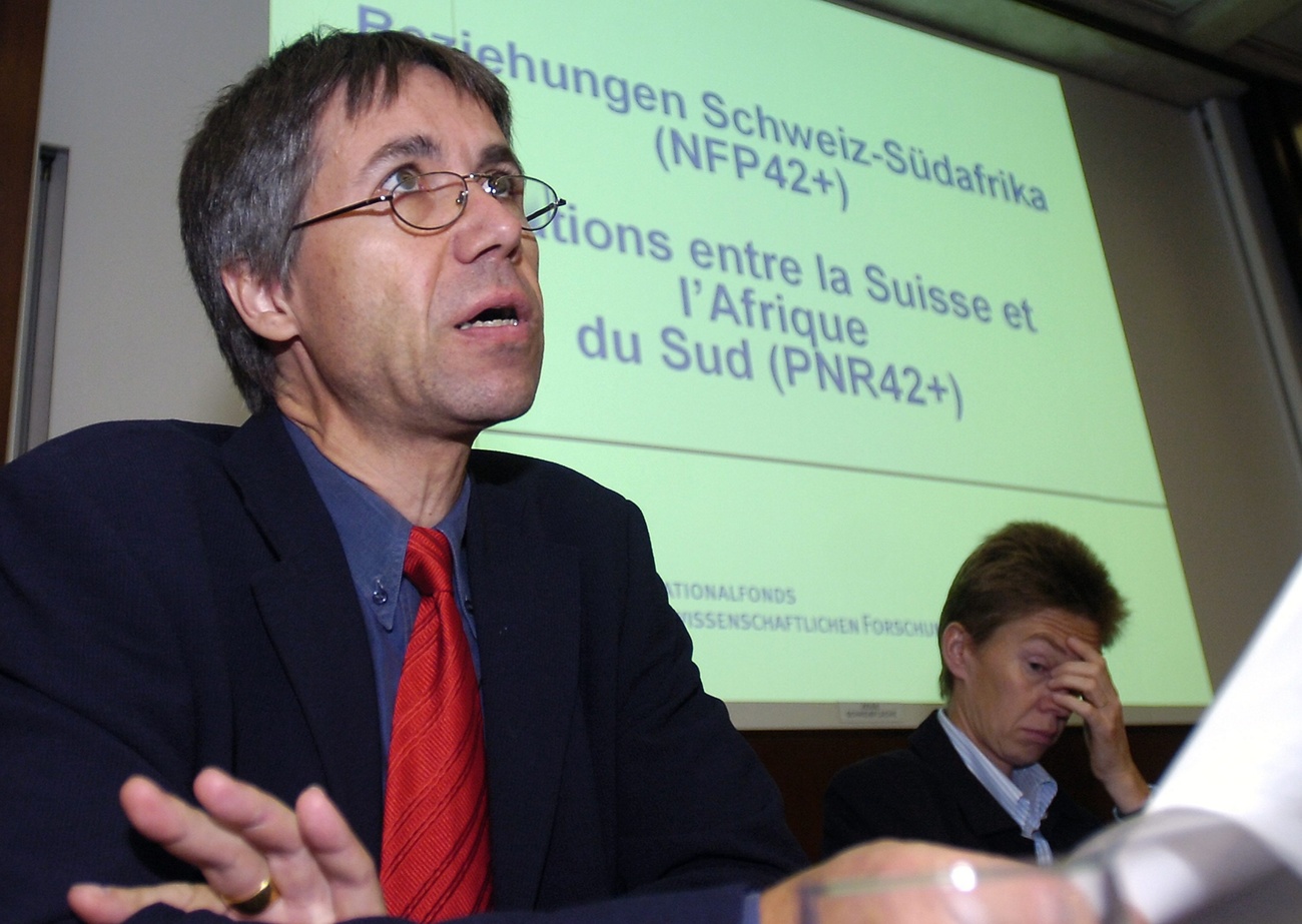 Peter Hug an einer Medienkonferenz