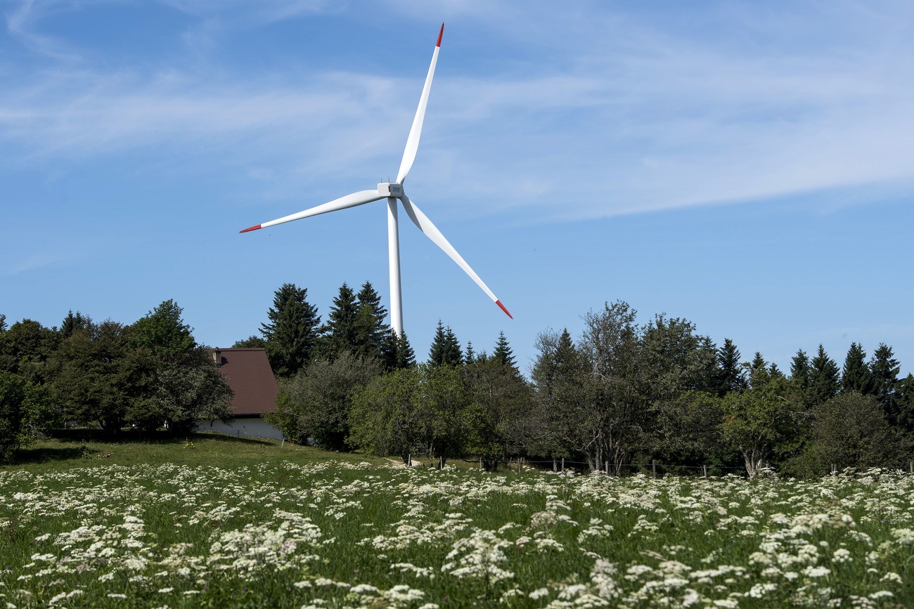 Une éolienne au Mont-Crosin, dans le canton de Berne.