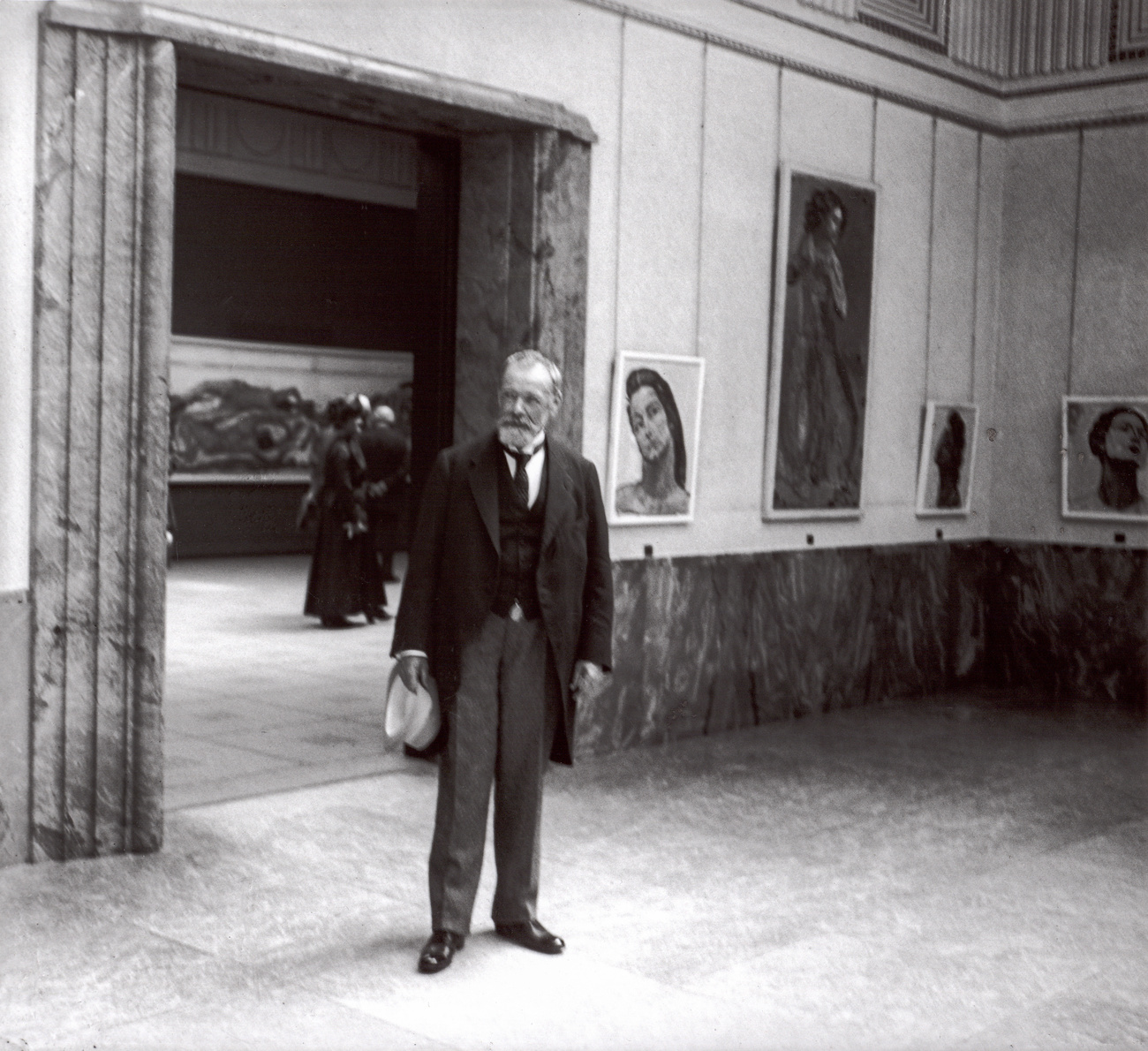 In person: Hodler in the Kunsthaus Zurich, 1917.