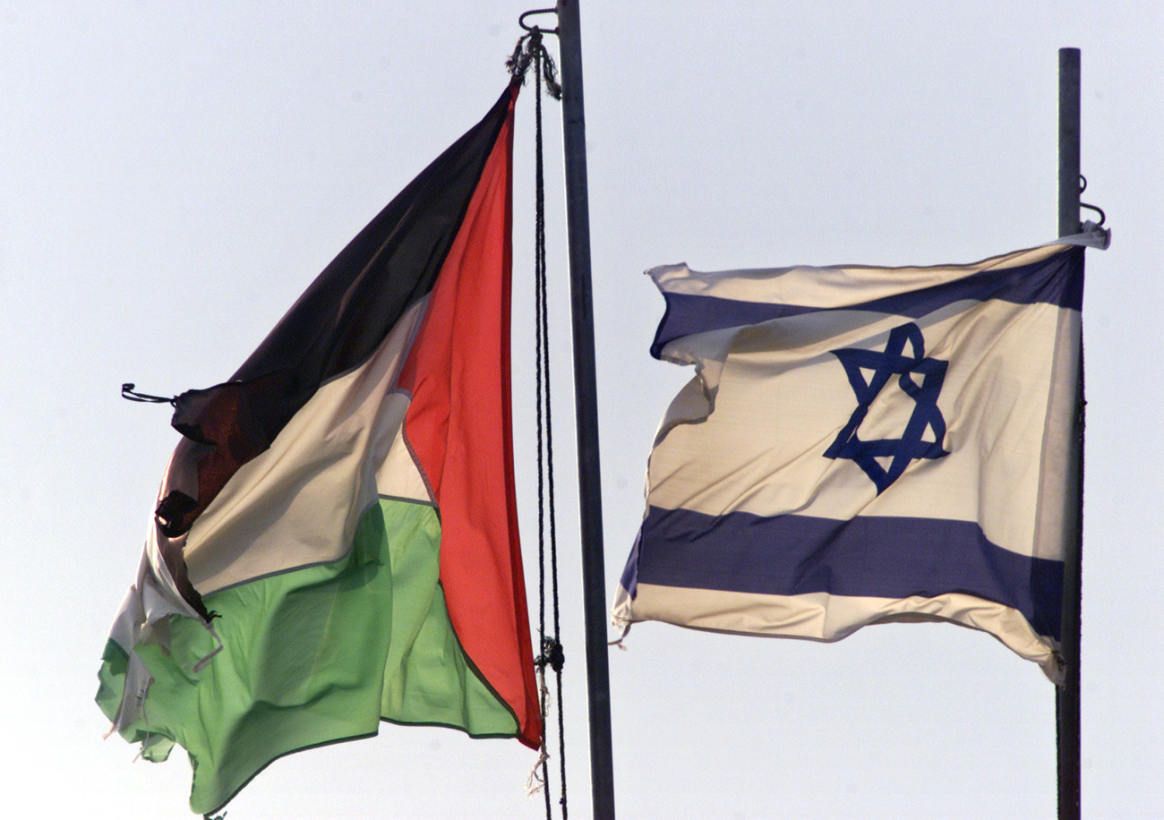 Le bandiere di Palestina e Israele.