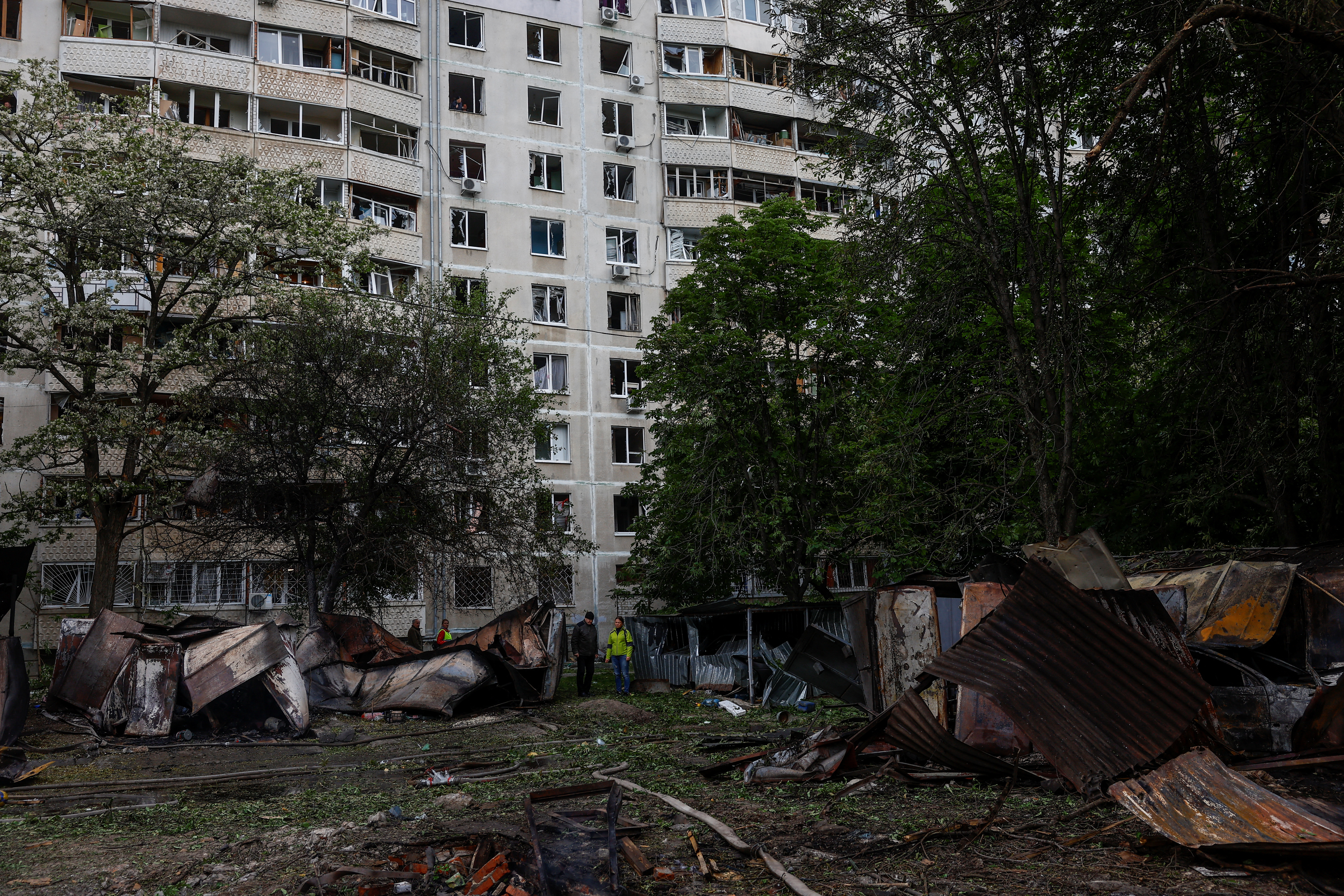 Zelenskiy visits embattled Kharkiv region as Russian pressure mounts in east - Vimarsana News