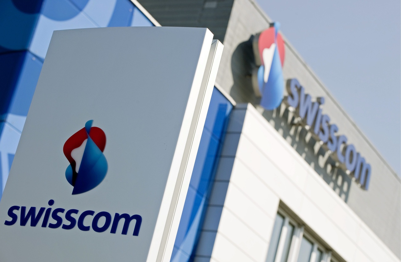 Il logo di Swisscom sulle pareti della sede centrale a Worblaufen bei Bern.