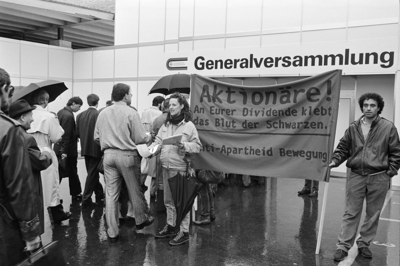 Manifestation devant une banque en 1989