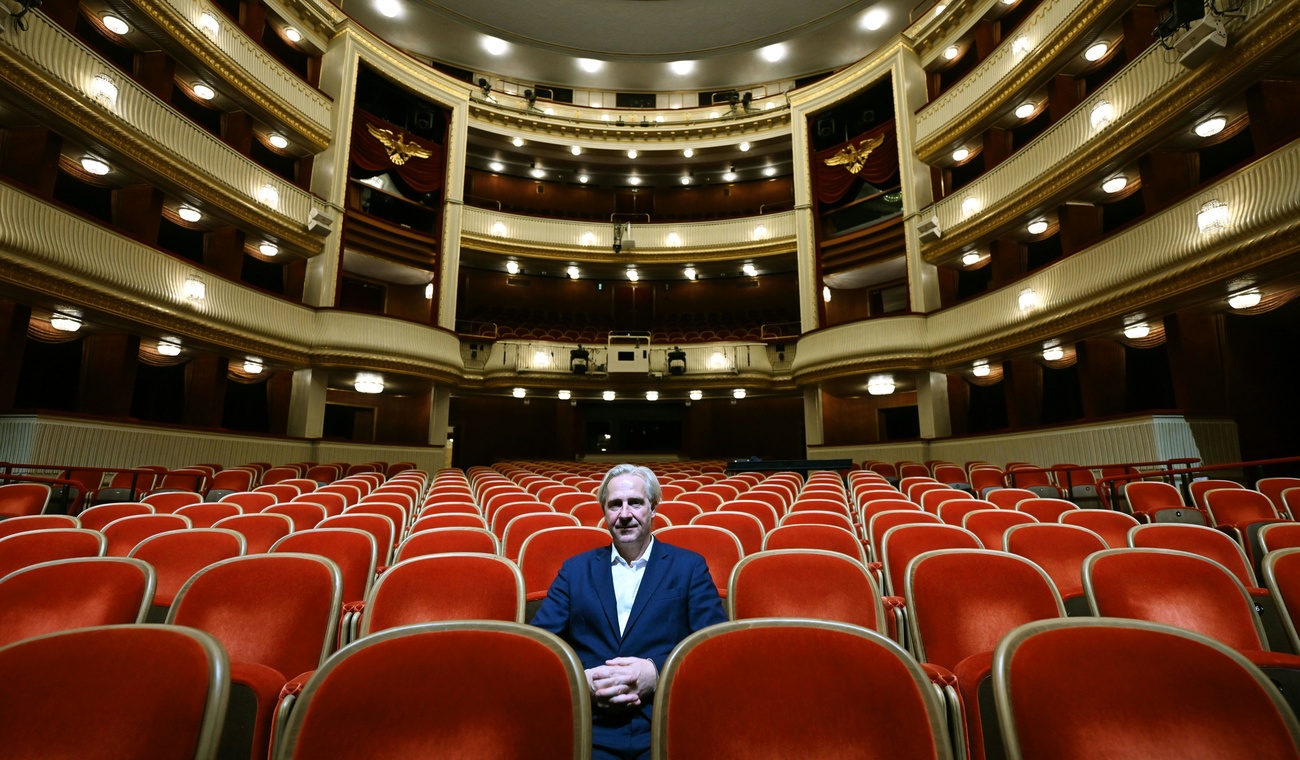 Der designierte Burgtheaterdirektor Stefan Bachmann am Dienstag, 23. April 2024, anl. der Spielplan-Präsentation der Burgtheater-Saison 2024/25 im Burghteater in Wien.