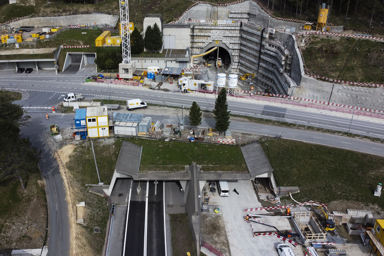 Il cantiere ad Airolo per la seconda galleria del San Gottardo.