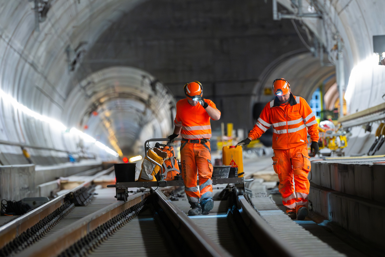 lavori nel tunnel di base