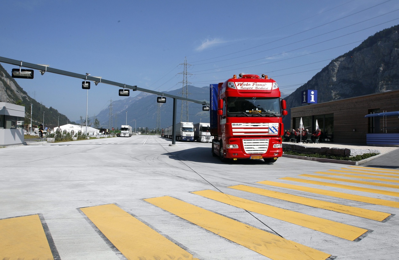 Il più grande degli otto Centri di controllo della Svizzera si trova, a Ripshausen, nel Canton Uri, e può ospitare 400 mezzi.