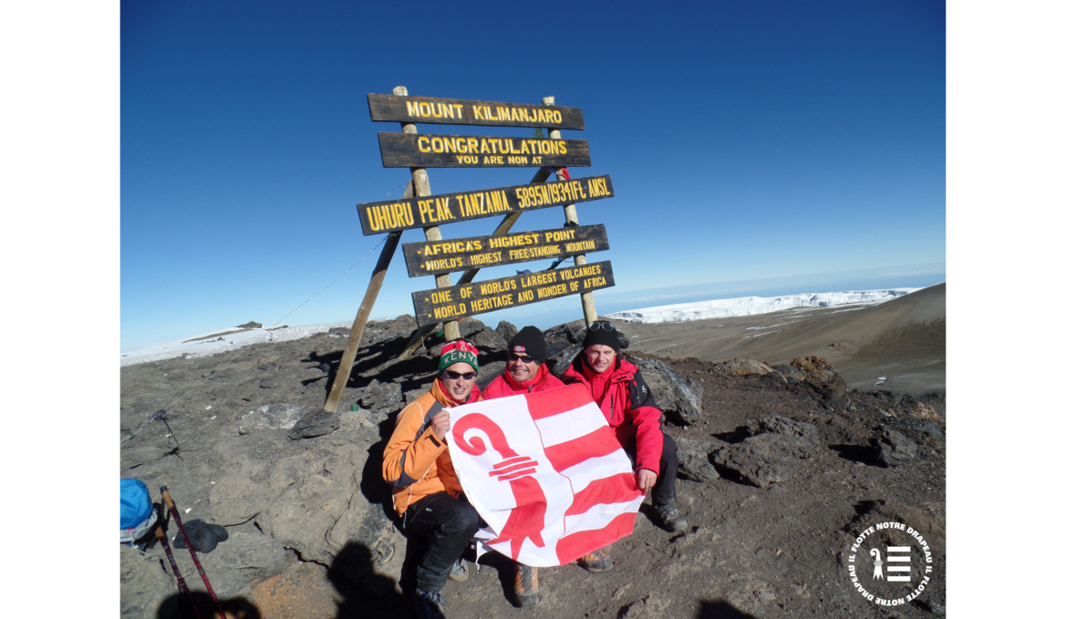 Jonathan Fleury took the flag with him to Kilimanjaro.