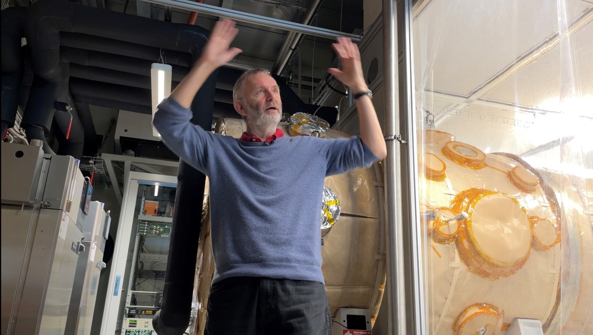 未来の彗星探査にスイスのテラヘルツ波装置 太陽系形成の謎を探る SWI swissinfo.ch