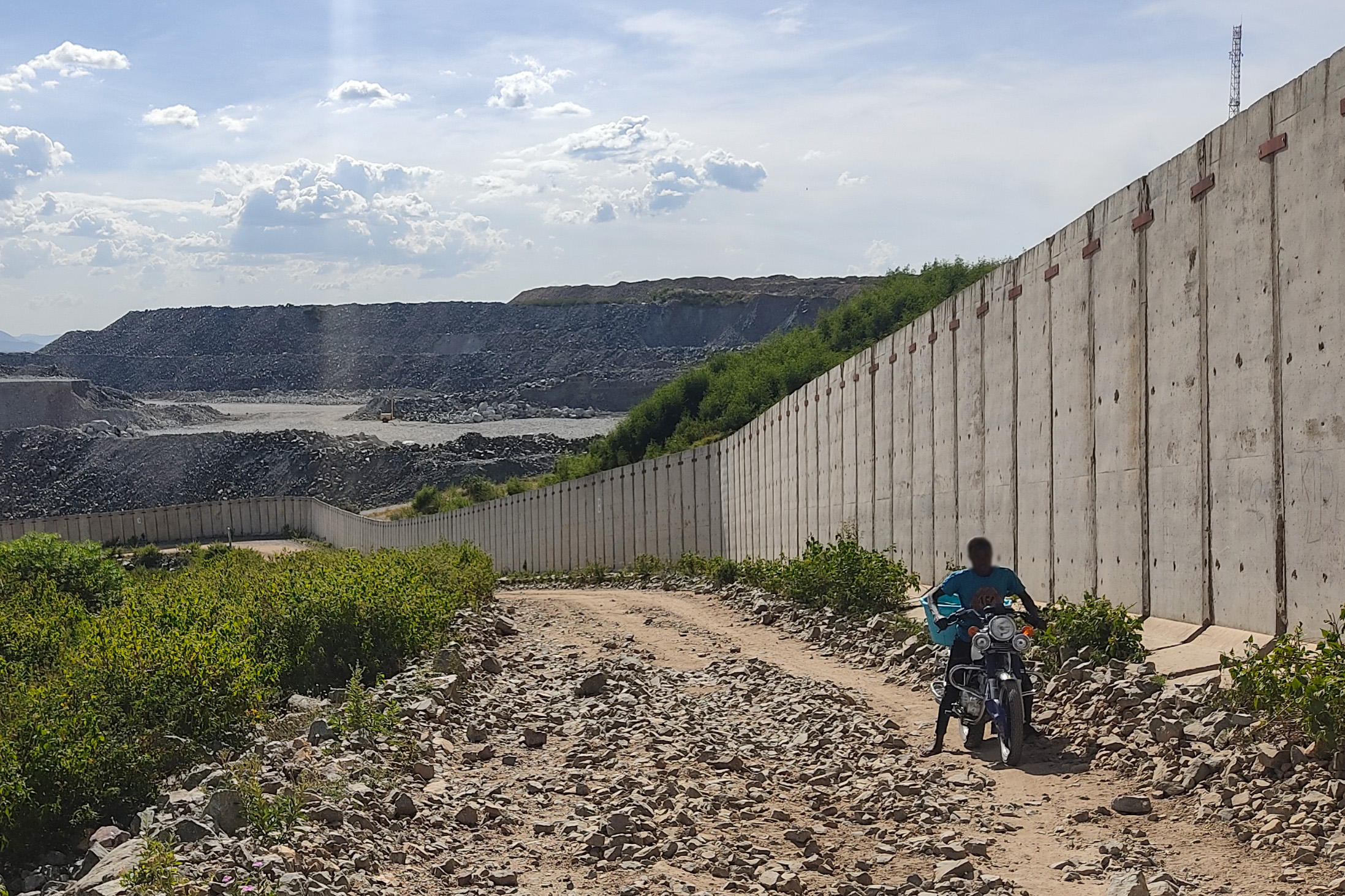Wall along the mine