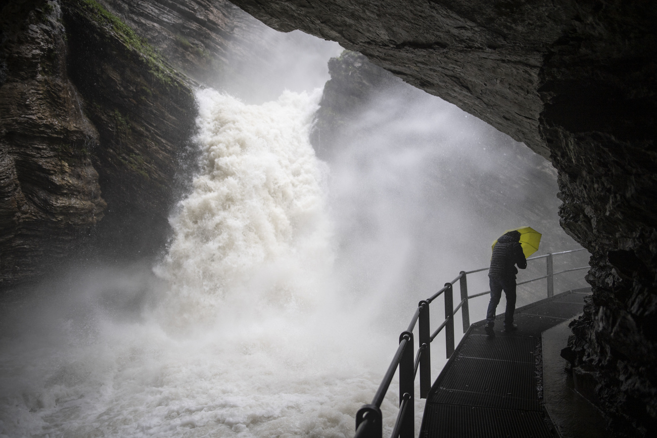 Cascata lungo il percorso della Thur ingrossata dalle forti piogge.