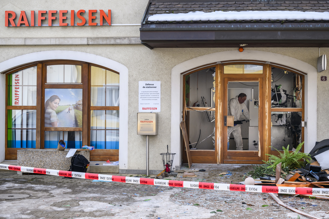 Eine durch eine Detonation beschädigte Raiffeisen-Filiale