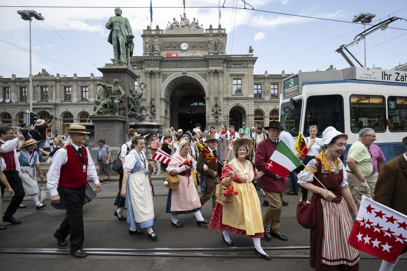Swiss National Costume Festival opens with colourful fanfare in Zurich