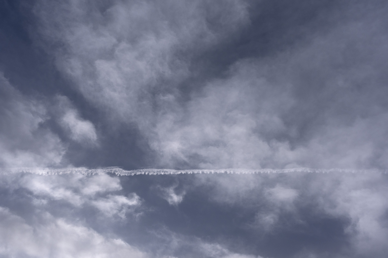 Un avion dans le ciel