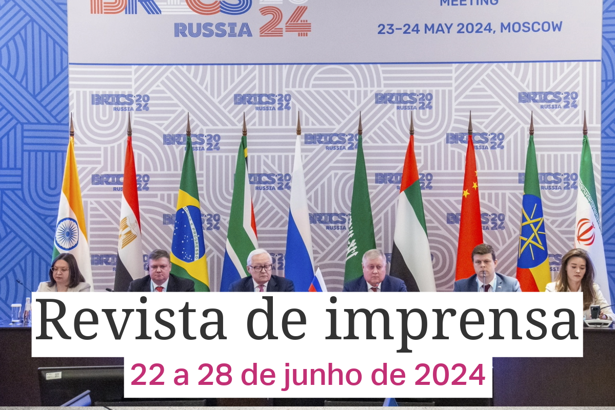 Representantes oficiais dos países do Brics sentados em uma mesa