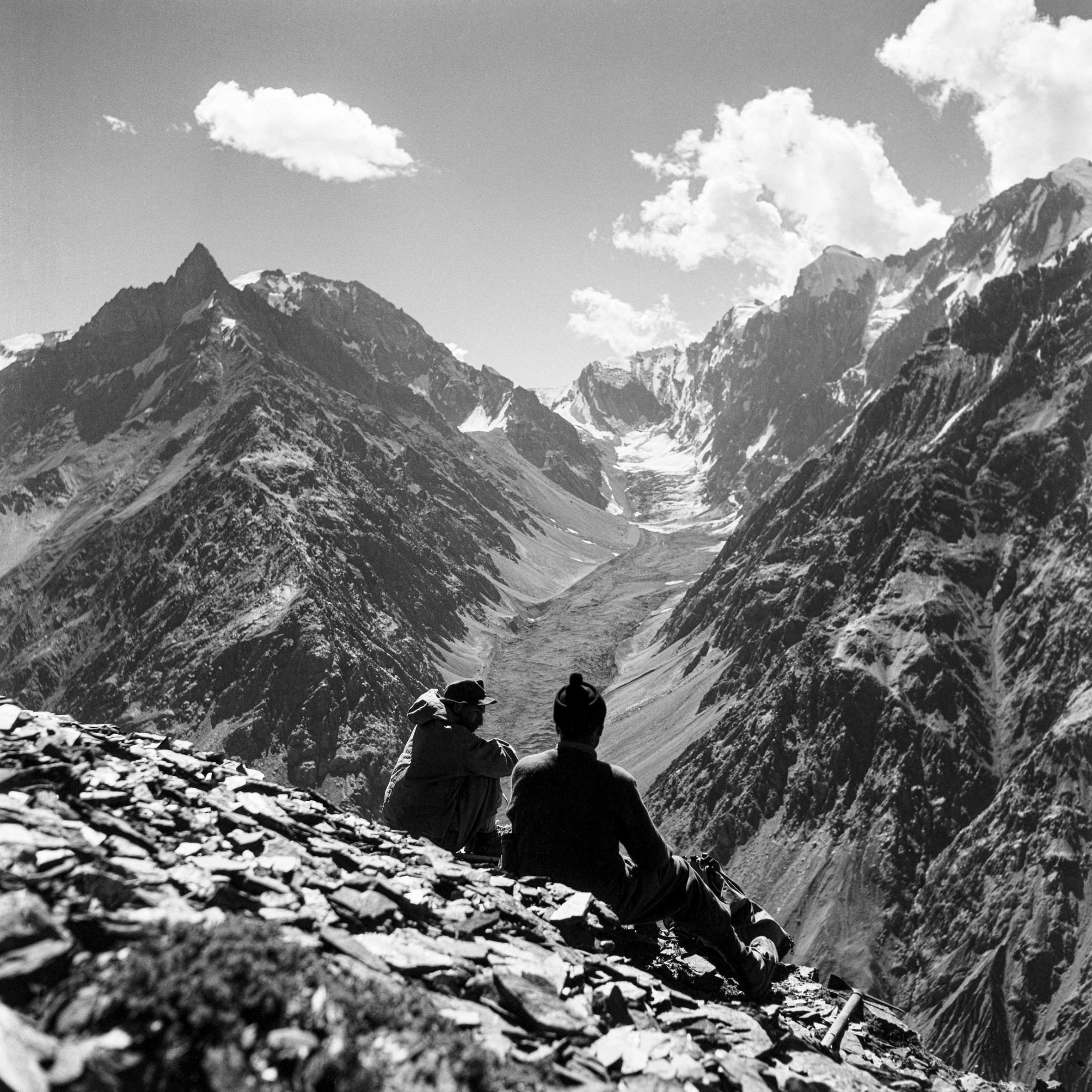 due uomini in montagna