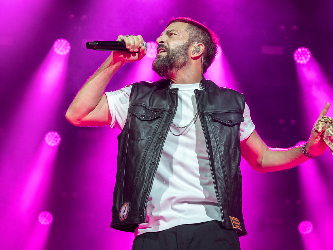 Schweizer Rapper Bligg und seine Partnerin Fabienne sind verlobt - SWI ...