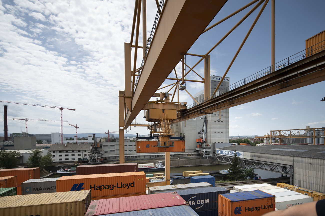 Container al porto di Basilea.