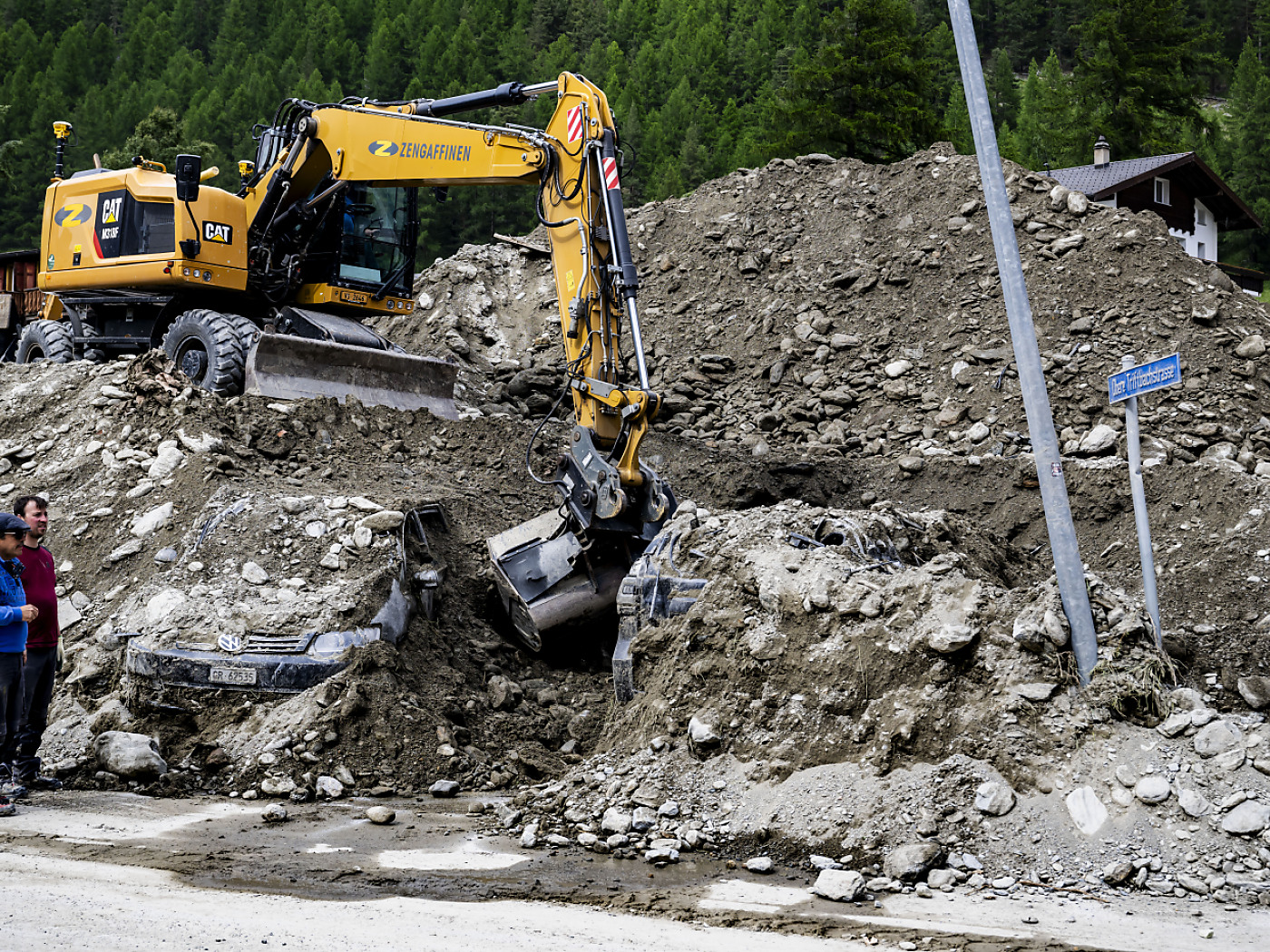 Saas-Grund: "Help can't come fast enough".