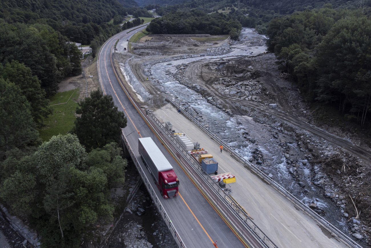 Vue aérienne sur une autoroute en réparation