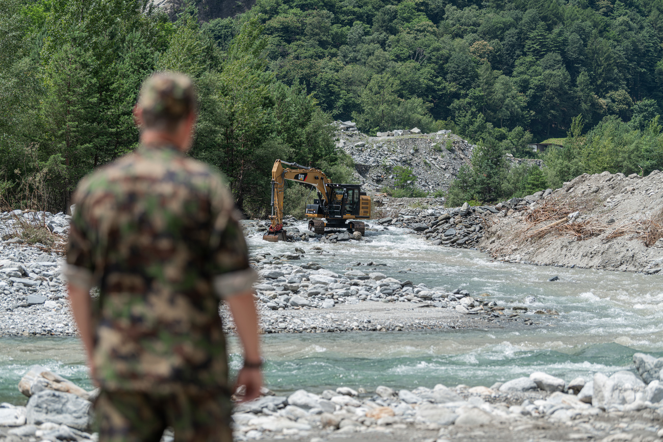 Militari impegnati a Cevio (Valle Maggia)