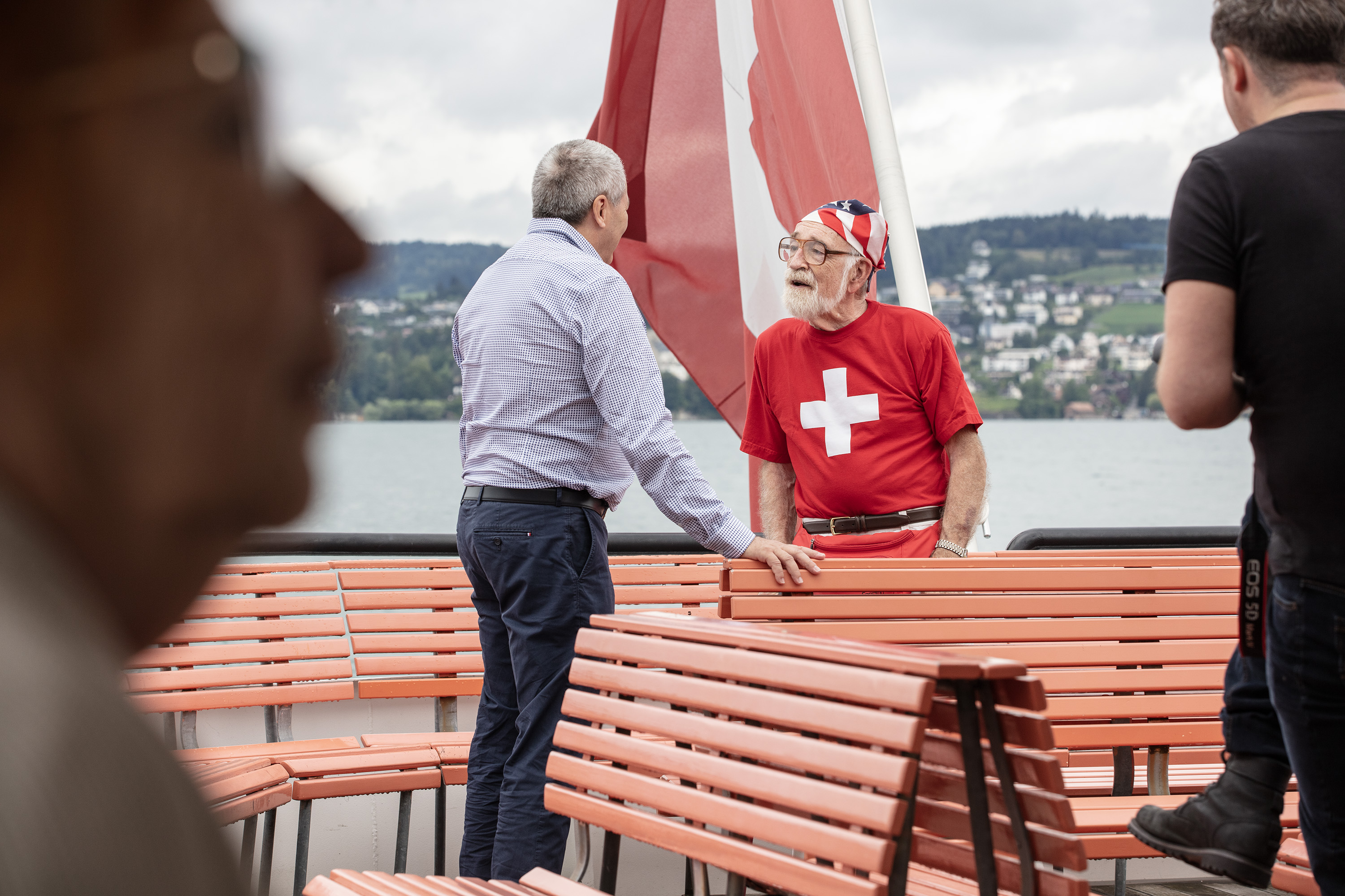 The Swiss Abroad enjoy the boat trip from Lucerne to Brunnen.