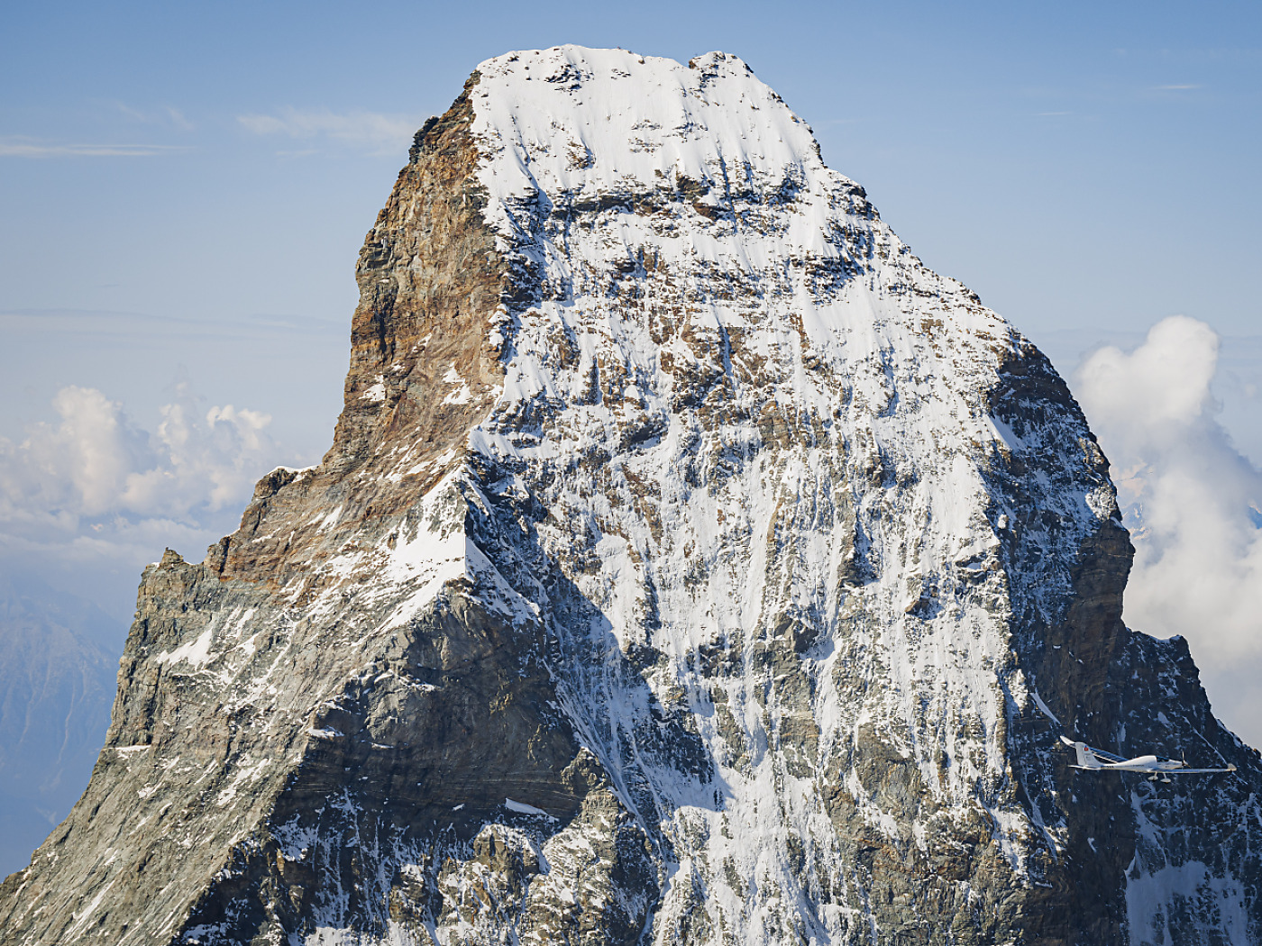 Mountaineer falls to his death after falling rocks on the Matterhorn