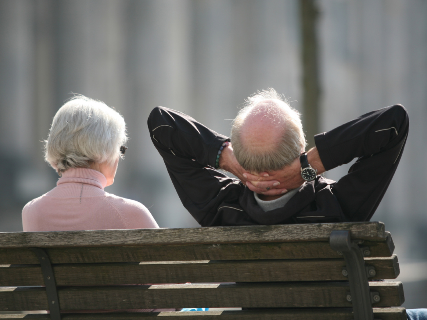 瑞士政府从2025年起提高子女补贴及养老金。