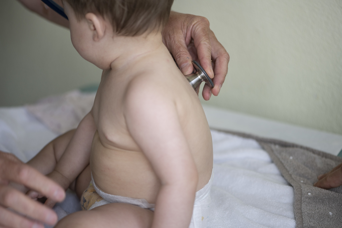 Un neonato dal medico.