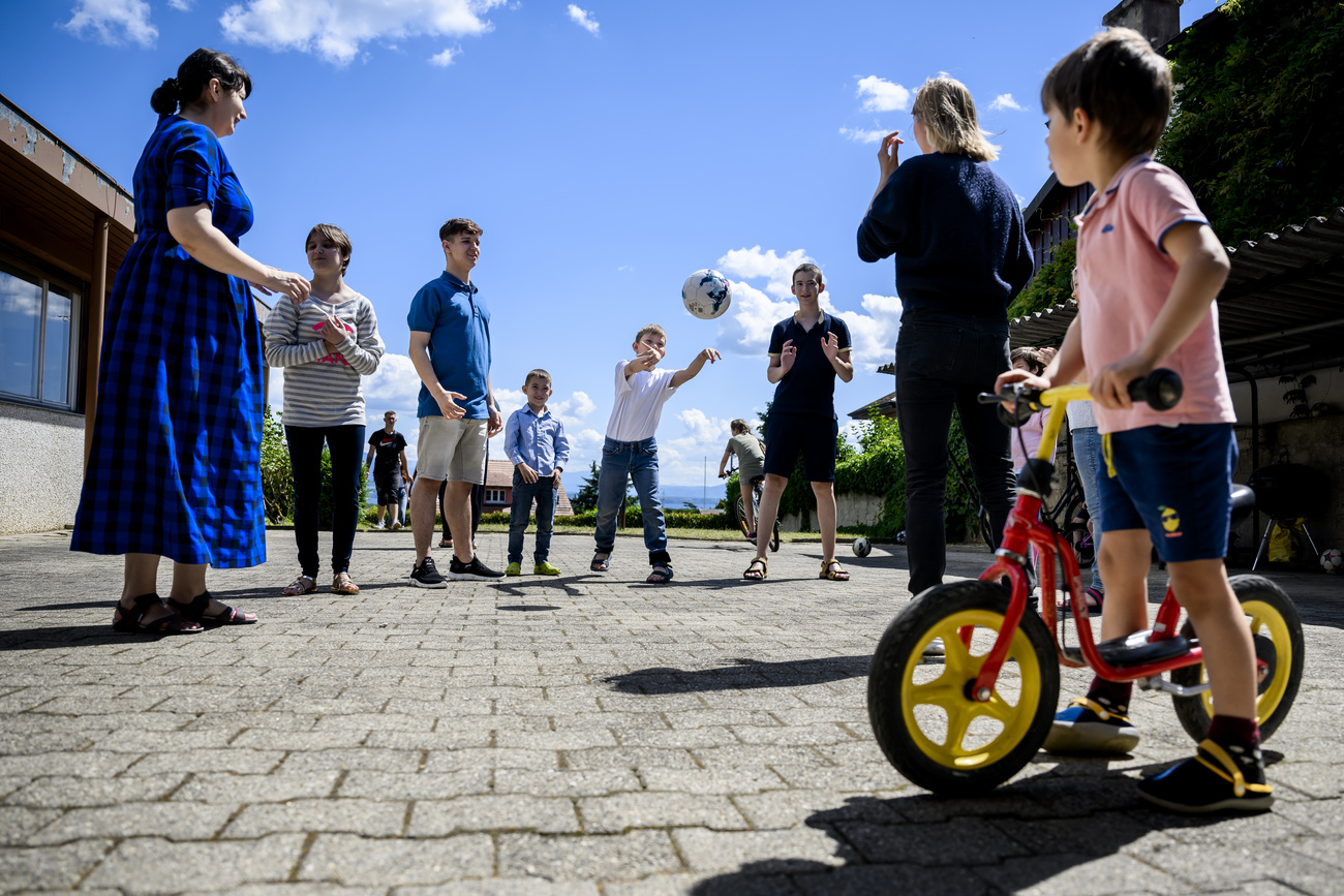 Ukrainische Kinder und Erwachsene
