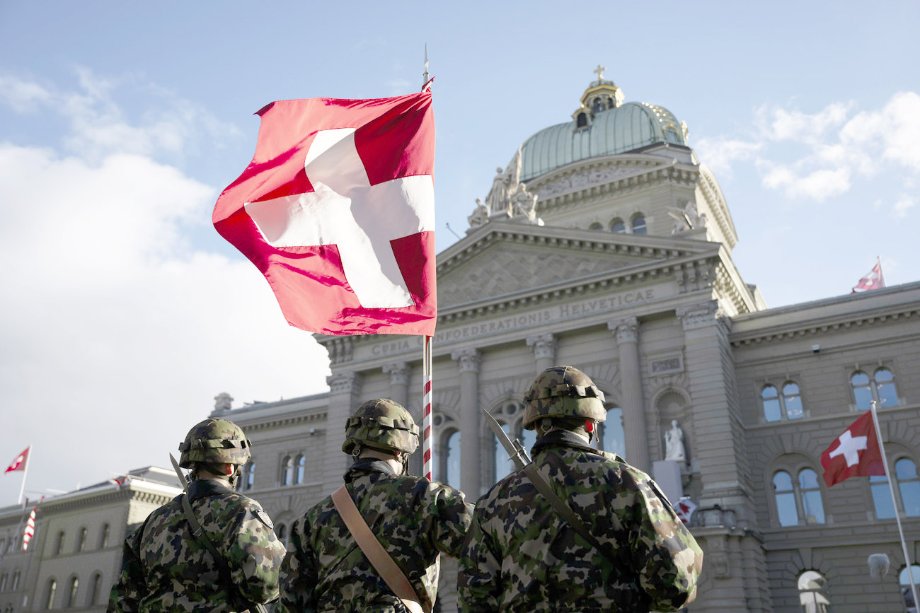 Fahnenträger der Armee vor dem Bundeshaus
