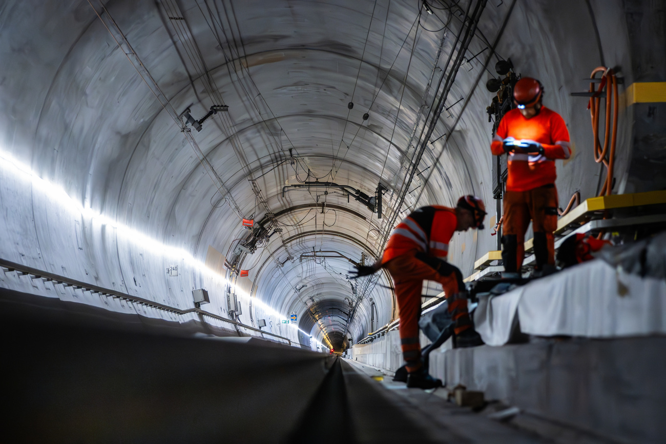 Since the derailment of a freight train in the Gotthard Base Tunnel on August 10, 2023, the Federal Railways has been working as fast as possible to complete repairs.